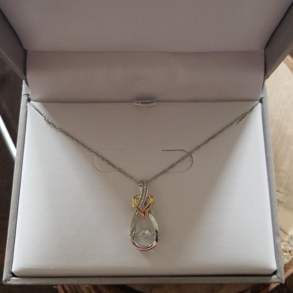 Brand new necklace - Picture 1 of 1